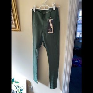 CALIA by Carrie Underwood leggings